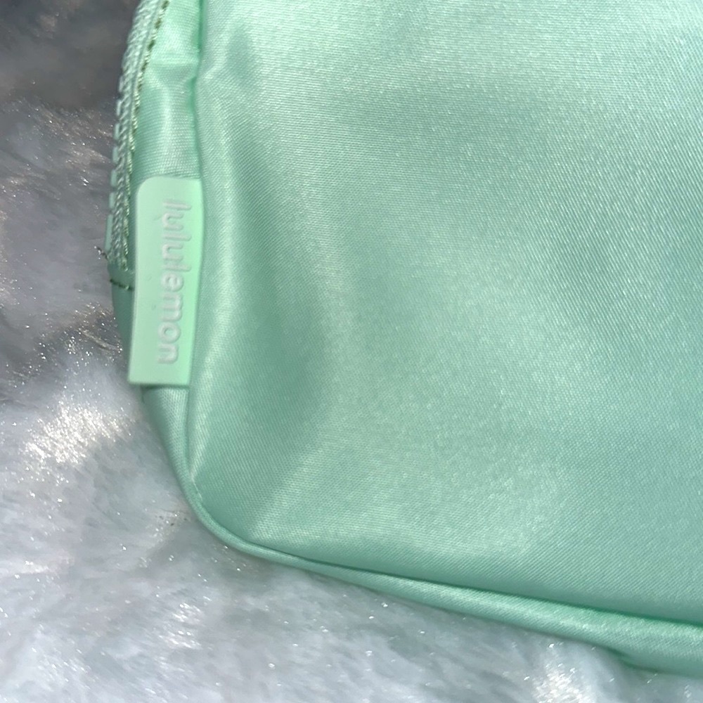 SOLD- LULULEMON Everywhere Belt Bag in Mint Moment NWT *LAST ONE!* - Picture 4 of 12